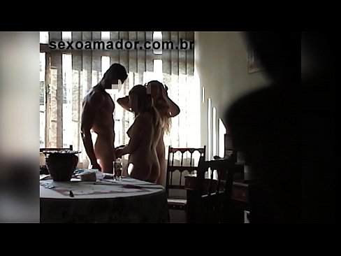 ❤️ Tugann cairde gnéis cuireadh d'fhear ollmhór agus do thriúr in éineacht leis ❤️ Físeán porn ag ga.makesexnotwar.ru ﹏