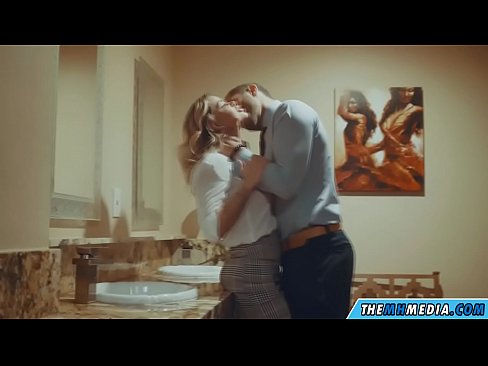 ❤️ Nuair a mheallann blonde busty tú i seomra scíthe poiblí ❤️  Físeán porn  ag ga.makesexnotwar.ru ﹏